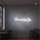 Sinal de néon We're All Mad Here