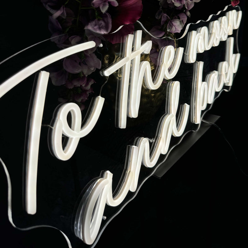 Sinal de néon To The Moon and Back