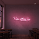 Sinal de néon We're All Mad Here