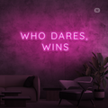 Sinal de néon Who Dares, Wins