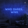 Sinal de néon Who Dares, Wins