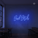 Sinal de néon Bad Bitch