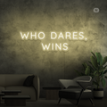 Sinal de néon Who Dares, Wins