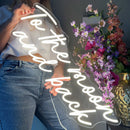 Sinal de néon To The Moon and Back