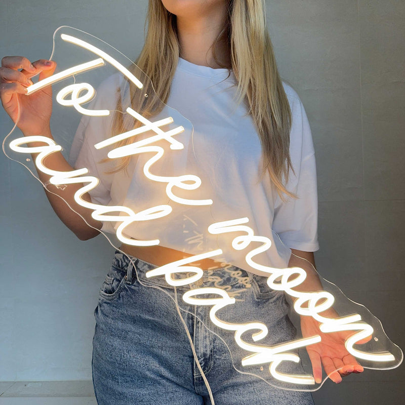 Sinal de néon To The Moon and Back