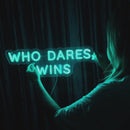 Sinal de néon Who Dares, Wins